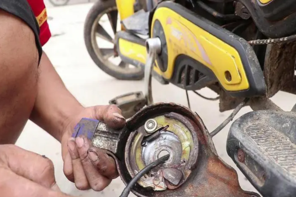 玉溪市电动车刹车故障